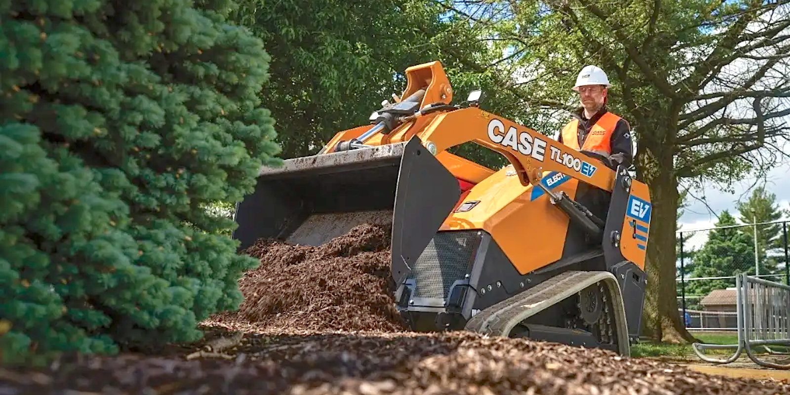 CASE TL100EV电动微型履带装载机交付,谁该关注怎么选