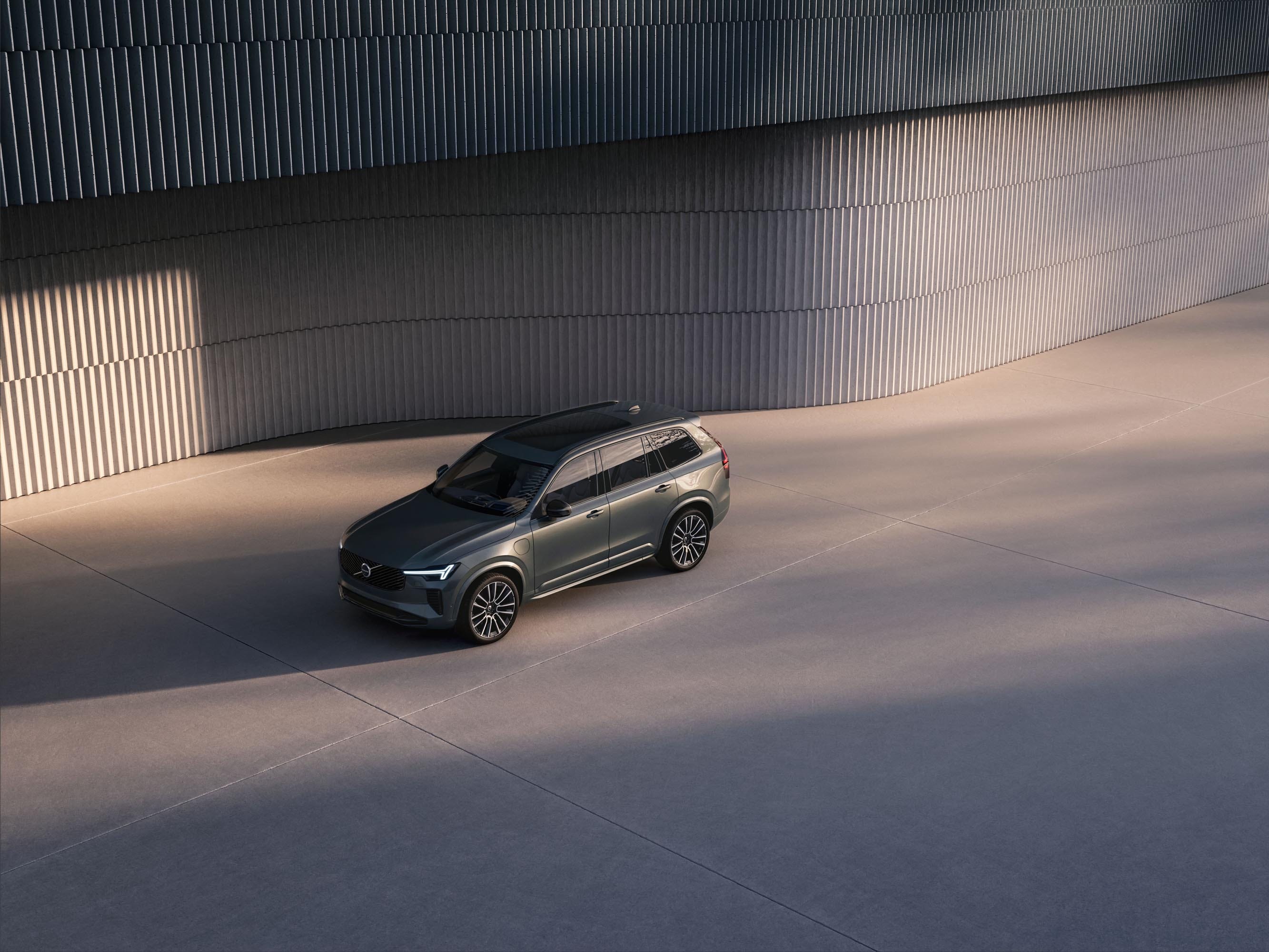 2028款沃尔沃XC90插混版：纯电续航73英里，谁该等谁该放弃？