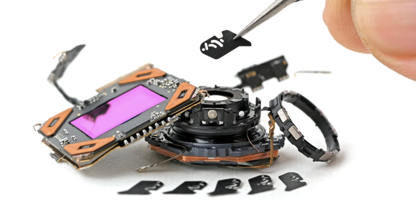 iPhone 18 Pro拆解：可变光圈维修成本高，谁该等？