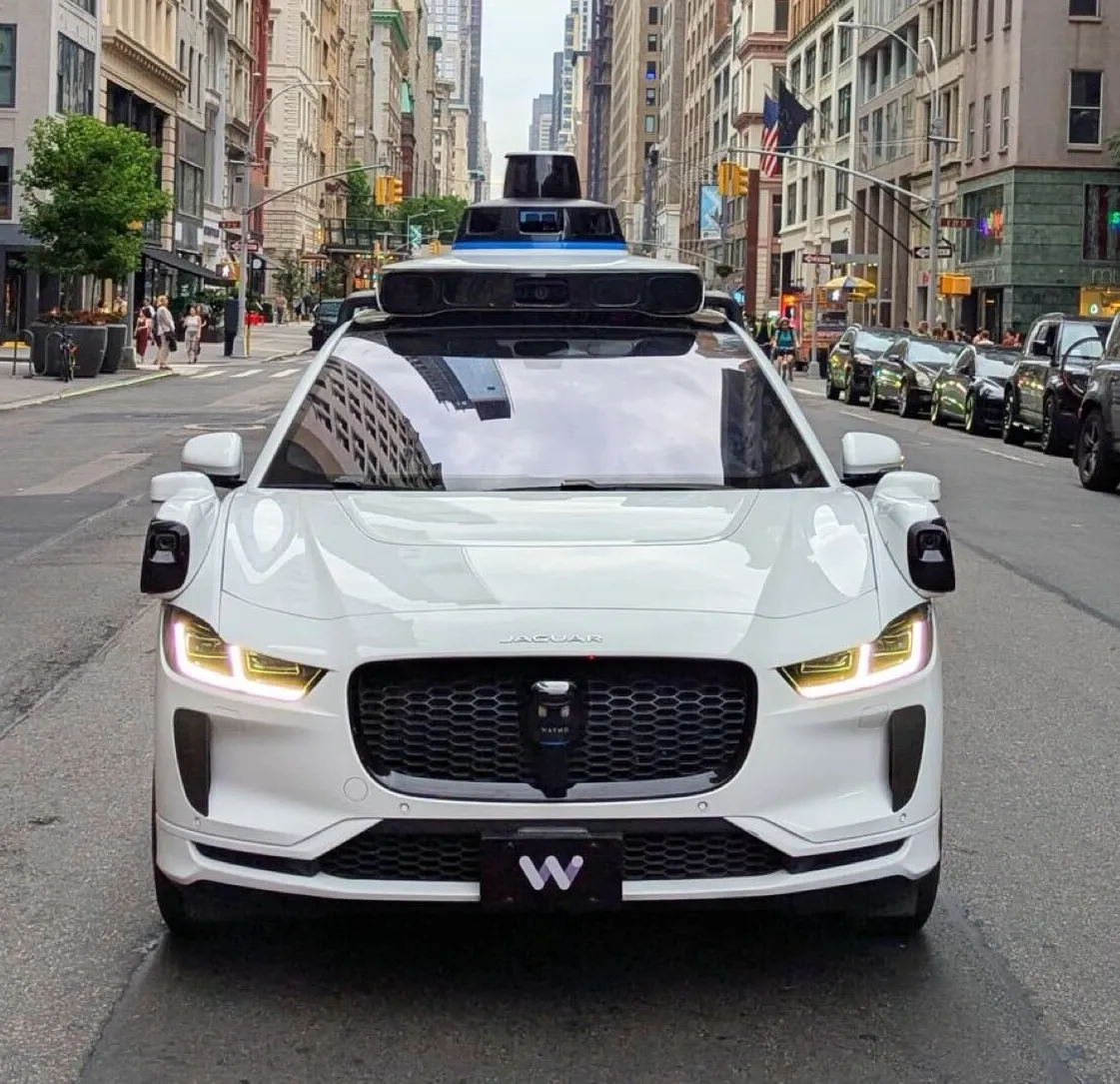 Waymo 公布 2.71 亿英里数据：Robotaxi 事故率低于人类，但现阶段购车参考有限