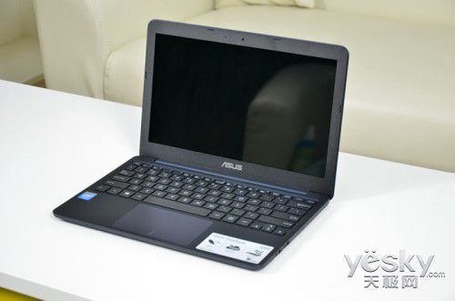 极致轻薄不足1千克 华硕思聪本X205TA评测(图9)