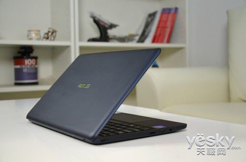 极致轻薄不足1千克 华硕思聪本X205TA评测(图4)