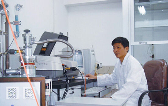探秘亚洲最大的空气净化器生产基地(图4) (图为万利达科学顾问付贤智院士)