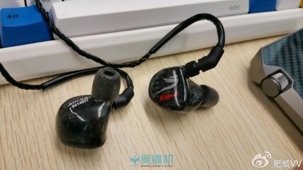 百花齐放 2014年便携式耳机盘点(图9) 百花齐放 2014年便携式耳机盘点(图9)