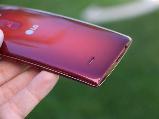 LG G Flex 2曲面手机韩国首发   售价4586元人民币(图1)