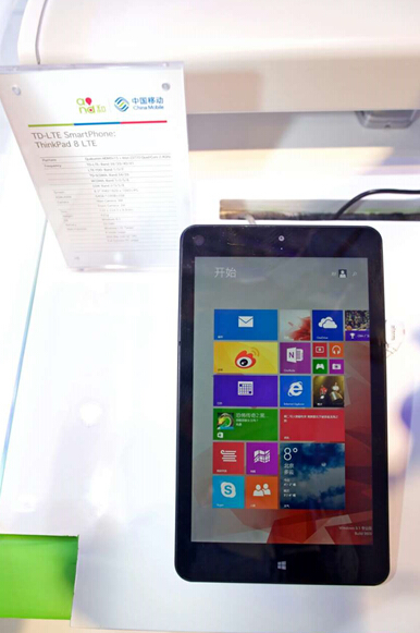 相约2015MWC 4G版ThinkPad 8引来“歪国仁”无数(图1) 01