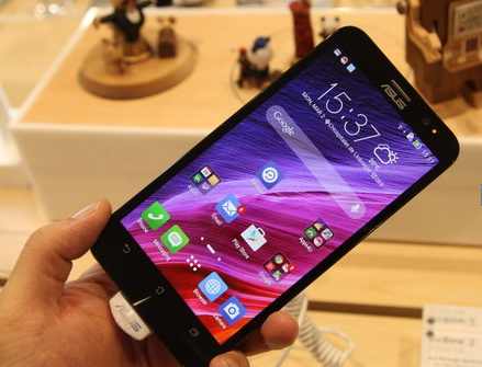 全球首款4G内存手机 华硕Zenfone 2亮相MWC201