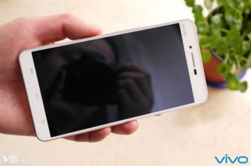 vivo Xplay5S细节设计曝光 主打外观设计或将5月发布(图3) 03