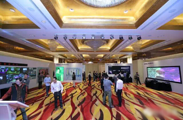 大･开眼界INESA100寸激光客厅影院全国巡展启程