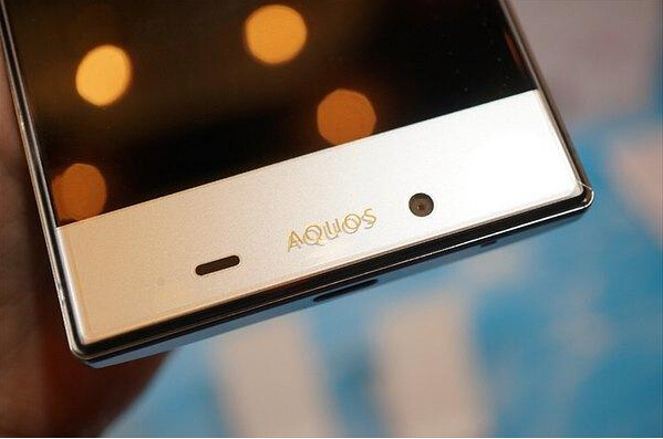 无边框鼻祖夏普发布AQUOS CRYSTAL 2代 具备防水功能(图2) 1111211111111