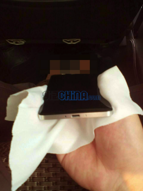红米Note 2谍照曝光 红外线发射端口可做遥控器(图1) 01