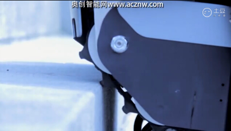 坦克+轮椅=?可以爬楼梯的新型轮椅惊艳来袭(图2) 2