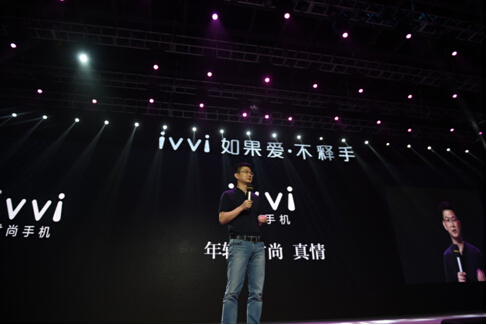 内外兼修 4.9mm致薄手机ivvi 小i美艳登场(图7) 37