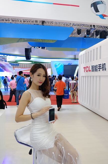 首款电信千元全网通4G手机——TCLP606L天翼展抢先发布(图3) 首款电信千元全网通4G手机——TCLP606L天翼展抢先发布(图3)