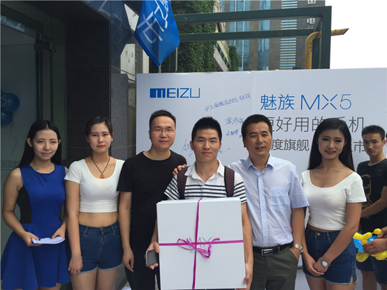 堪比iPhone 6上市 魅族MX5首发场面火爆(图2) 堪比iPhone 6上市 魅族MX5首发场面火爆(图2)