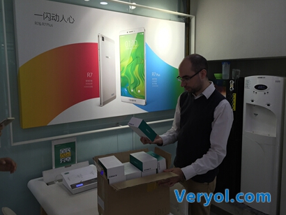火到国外!东南亚用户漂洋过海大量代购OPPO R7 Plus(图2) 火到国外!东南亚用户漂洋过海大量代购OPPO R7 Plus(图2)