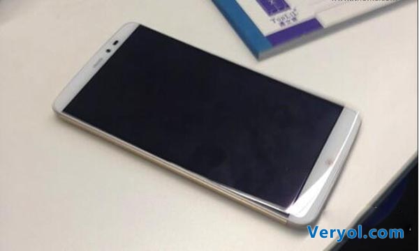 又是极窄边框?PPTV手机配2.5D弧面屏即将发布(图1) 12