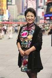张美芳副总领事现身纽约“中华旗袍秀”展现中国荣耀(图1) 张美芳副总领事现身纽约“中华旗袍秀”展现中国荣耀(图1)