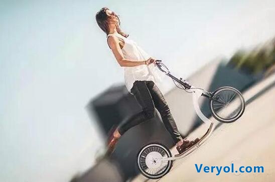 最牛滑板车!可折叠时速达25km/h(图1) 1