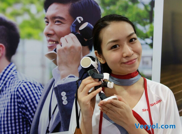 一身饰两角!夏普推出机器人型手机RoBoHon(图1) 3