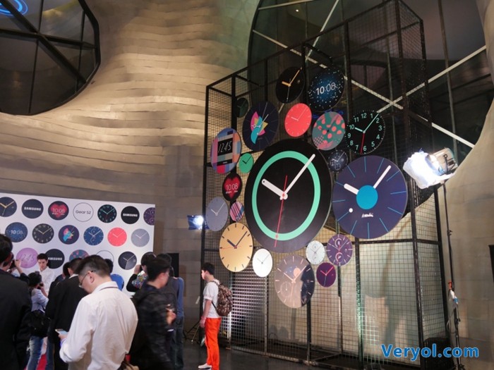 三星Gear S2在国内发布 圆形转动表盘设计抢眼来袭(图1) B6GVH0FP0AI20009