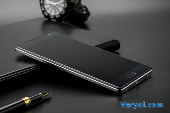 全球首款3D打印智能手机震撼来袭 超强柔韧性可90度弯曲 (图1) 2