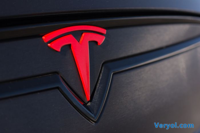 售价22万!特斯拉Model 3明年三月发布(图1) shutterstock_227741875