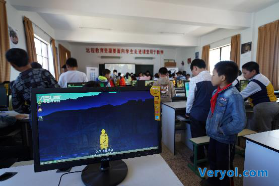 公益路上结伴“侣行” 华硕科普图书室落户普者黑(图4) 公益路上结伴“侣行” 华硕科普图书室落户普者黑(图4)