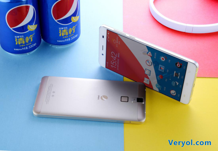 几经辟谣,百事手机最终还是发布(图2) 5E64A559C40E35085DD7D3A4E3ED3F8F