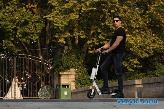 来虎嗅F&M体验爱尔威Z3滑板车+S6平衡车 有机会免费拿(图1) Airwheel_20151027095226758