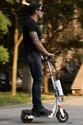 让出行成为享受——爱尔威智能滑板车Z3(图4) 说明: http://www.airwheel.cn/img/full/Airwheel_20151027095802974.jpg