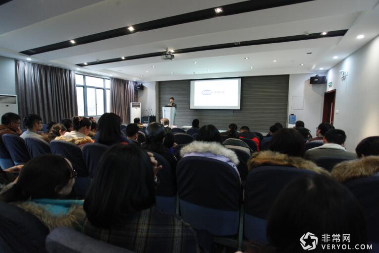 江南大学为参加博耳杯创客大赛学生提供专属创作场地(图1) 江南大学为参加博耳杯创客大赛学生提供专属创作场地(图1)