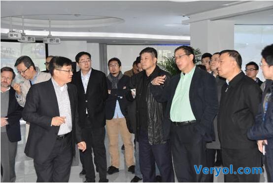 国家发改委李铁率队赴软通动力交流座谈(图1) 1