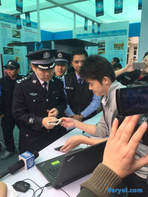 深圳警方向市民普及反诈骗知识 天下无贼联盟展出诈骗地图(图3) 深圳警方向市民普及反诈骗知识 天下无贼联盟展出诈骗地图(图3)