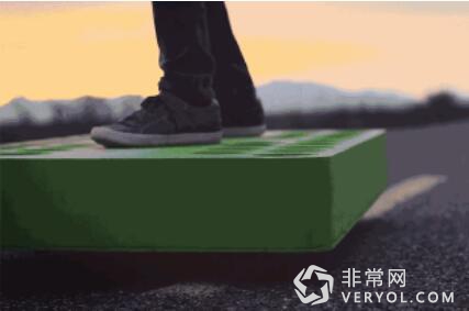 想要圆飞行梦 靠这款悬浮滑板怕是不行了!(图2) 1
