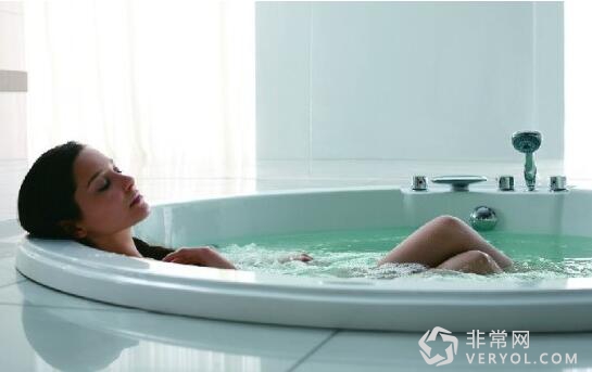 浴缸也追求超薄设计了？Xtend折叠浴缸仅8.5mm