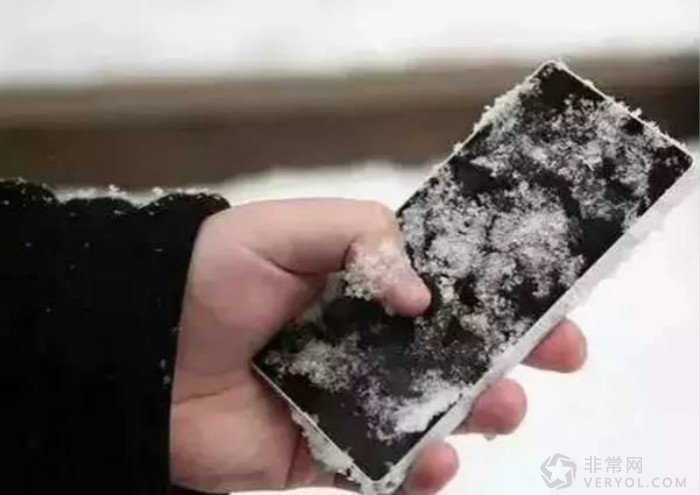 寒潮来袭!iPhone自动关机遭吐槽 安卓手机笑开颜!(图1) _1