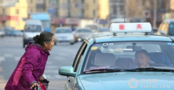 Uber竞争对手Lyft在纽约推出帮老人叫车服务(图2) 14_meitu_8