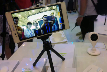 360智能摄像机霸气亮相CES 引国外记者频驻足围观(图2) 2