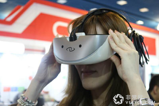 CES2016首日观察:关键词VR(图3) 3