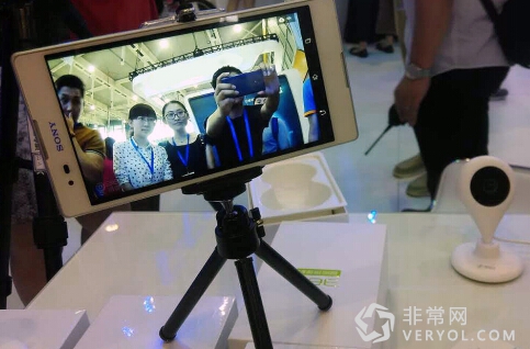 360智能摄像机亮相美国CES 小身体含大能量惊呆老外(图1) 360智能摄像机亮相美国CES 小身体含大能量惊呆老外(图1)