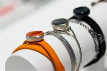 续航长达18天  三星智能手环Charm发售