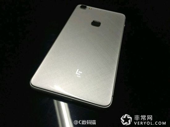 也搞“黑科技”?乐视手机2代真机照曝光!(图2) 0E03C22BAFA530E3EEFB22ACC68EBFA3