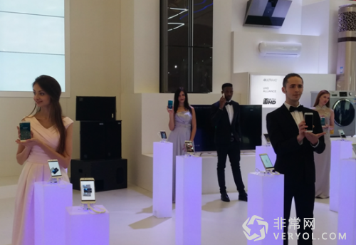 业内首款L+C全网通手机海信A1正式发布 (图3) 4_副本