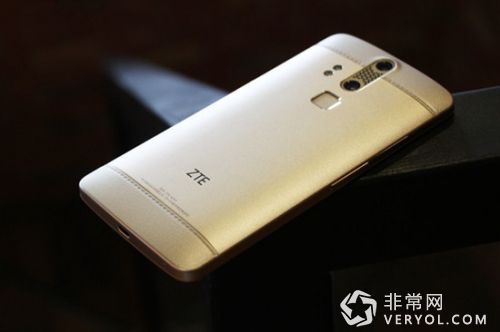 中兴Axon天机2曝光:骁龙820+4G内存+2000万镜头(图1) 2_副本