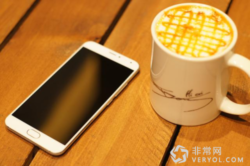 傻傻分不清!OPPO R9前脸像极魅族MX5(图3) 1c1380620deb49ce71f04cd2d4b57464