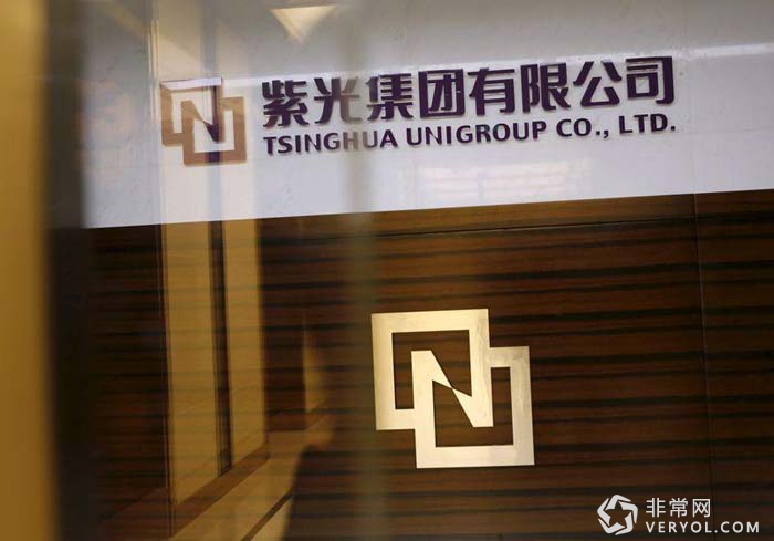 苏宁天猫打造手机第一卖场!周杰伦签约首席惊喜官(图2) Tsinghua Unigroup logo is seen at its office in Beijing