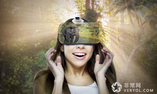 张艺谋看好虚拟现实!称国内已超越国外(图2) 张艺谋变换角色成艺术总监:看好VR的未来