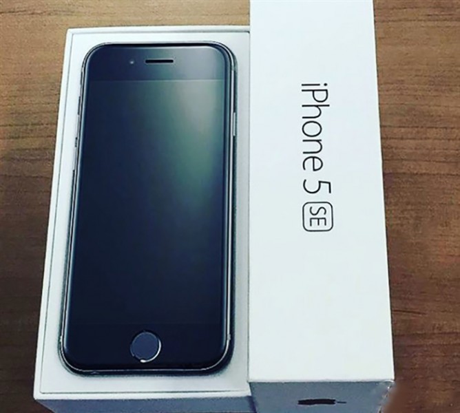 iPhone 5SE真机被曝光?这次不谈屏占比!(图1) fa978eaf6ed11aa_w600_h538