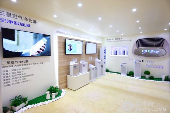 全线亮相中国论坛,三星空气净化器吹响冲锋号(图1) 说明: ../CF图片/三星空气净化器新品展示.jpg